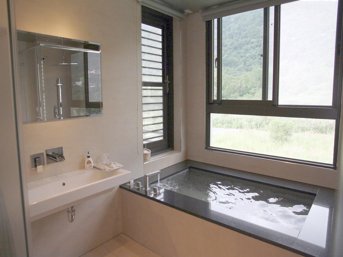 Peace Area Hot Spring Hotel Jiaoxi Exterior foto